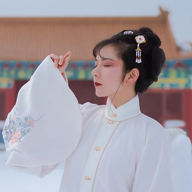 白衣白雪帶傘女生頭像，唯美古風(fēng)真人頭像