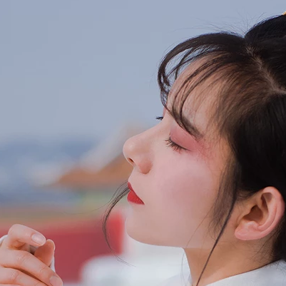 白衣白雪帶傘女生頭像，唯美古風(fēng)真人頭像