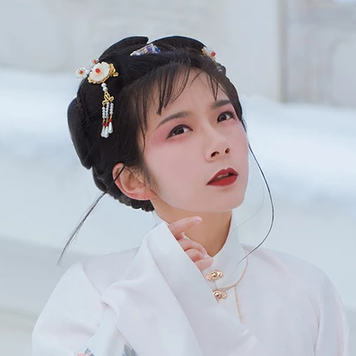 白衣白雪帶傘女生頭像，唯美古風(fēng)真人頭像