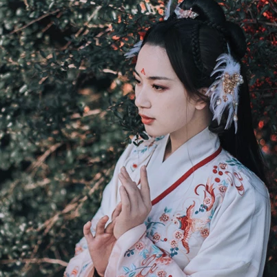 典雅帶團(tuán)扇女生頭像，唯美古風(fēng)真人頭像