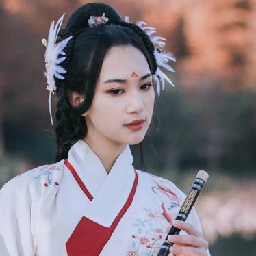 典雅帶團(tuán)扇女生頭像，唯美古風(fēng)真人頭像