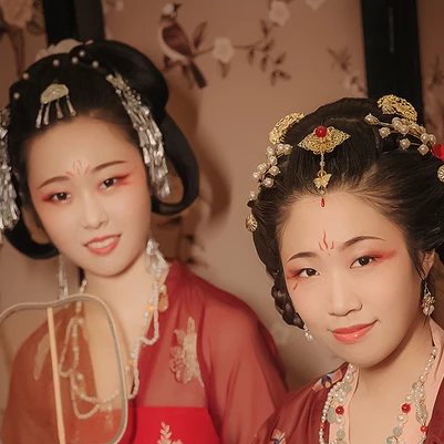 親密帶團(tuán)扇閨蜜頭像，唯美古風(fēng)真人頭像