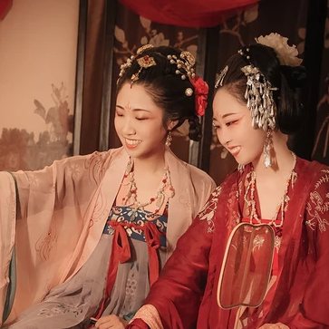 親密帶團(tuán)扇閨蜜頭像，唯美古風(fēng)真人頭像