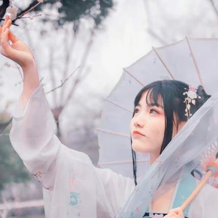翩翩仙舞帶傘女生頭像，唯美古風(fēng)真人頭像