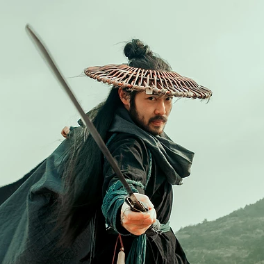 江湖英雄帶兵器男生頭像，唯美古風(fēng)真人頭像