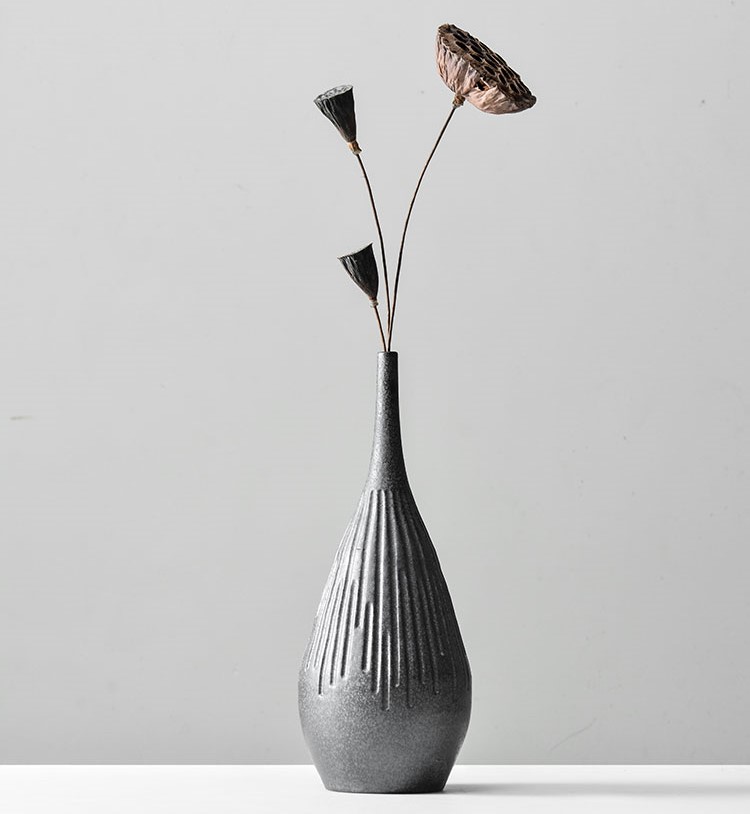 復古粗陶插花藝術：禪意曜黑簡約插花