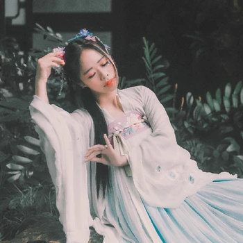 清新淡雅帶傘女生頭像，唯美古風(fēng)真人頭像