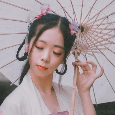 清新淡雅帶傘女生頭像，唯美古風(fēng)真人頭像