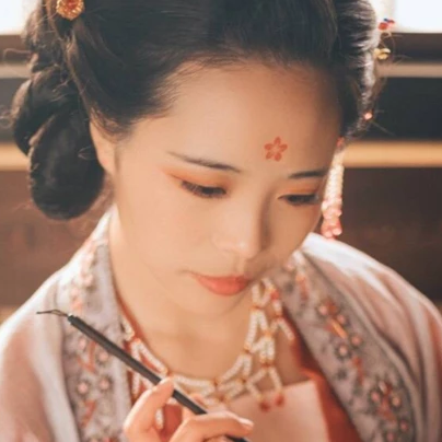 古典梅花妝女生頭像，唯美古風(fēng)真人頭像