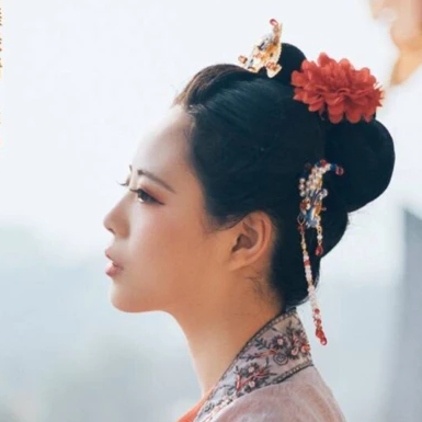 古典梅花妝女生頭像，唯美古風(fēng)真人頭像