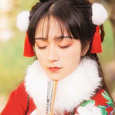 俏皮可愛帶折扇女生頭像，唯美古風真人頭像