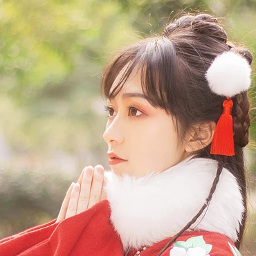 俏皮可愛帶折扇女生頭像，唯美古風真人頭像