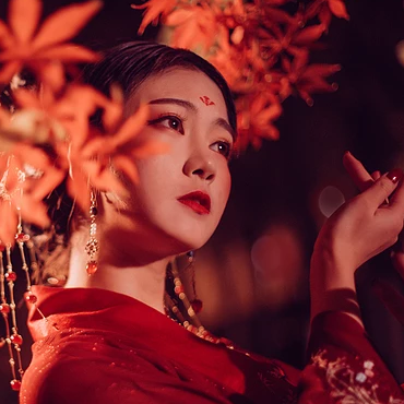 朱紅嬌艷女生頭像，唯美古風(fēng)真人頭像