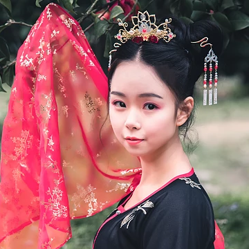 山茶花帶折扇女生頭像，唯美古風(fēng)真人頭像