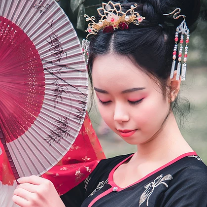 山茶花帶折扇女生頭像，唯美古風(fēng)真人頭像