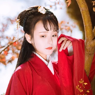 楓葉紅衣女生頭像，唯美古風(fēng)真人頭像