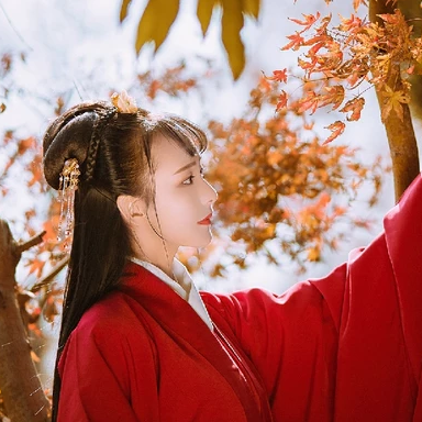 楓葉紅衣女生頭像，唯美古風(fēng)真人頭像
