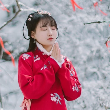 冰雪天地紅衣女生頭像，唯美古風(fēng)真人頭像