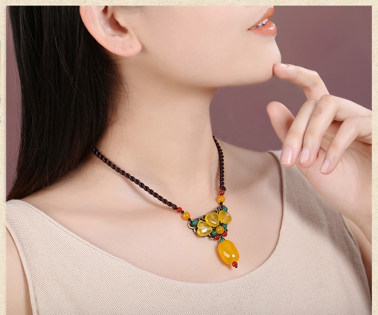 黃色古風(fēng)鎖骨鏈，氣質(zhì)復(fù)古項(xiàng)鏈?zhǔn)罪? src="/yuedu/d/file/bigpic/190404/04/13-1P224160508.jpg" / data-ut6p="eBKi0X"><br / data-X2Dq="Fb39Cr">
	<img alt=