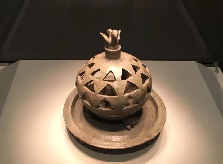 六朝青瓷：中國(guó)陶瓷史，一部青瓷史!