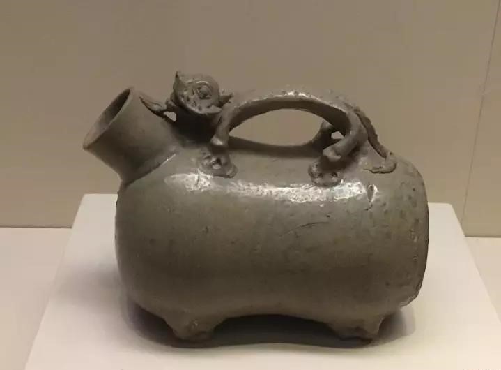 六朝青瓷：中國陶瓷史，一部青瓷史!