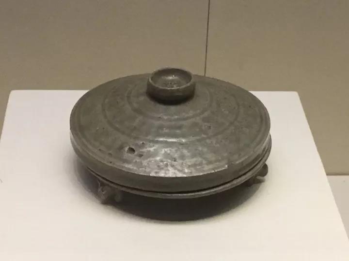 六朝青瓷：中國陶瓷史，一部青瓷史!