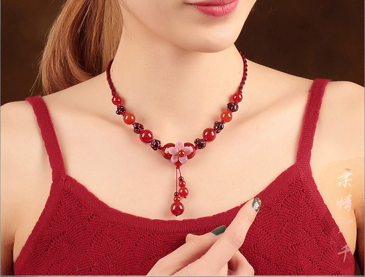 柔情紅色鎖骨鏈，民族風紅珠項鏈首飾