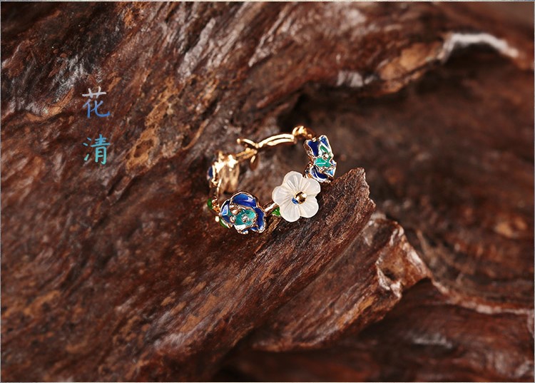 花清典雅指環(huán)，匠心啟航閱讀簡(jiǎn)約戒指首飾