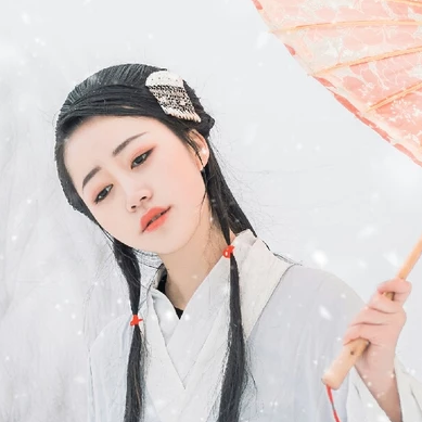 白衣素雪帶傘女生頭像，唯美古風(fēng)真人頭像