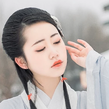 白衣素雪帶傘女生頭像，唯美古風(fēng)真人頭像