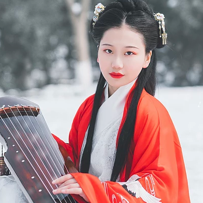 紅梅白雪彈琴女生頭像，唯美古風真人頭像