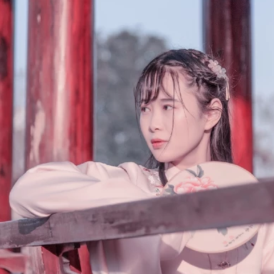 油紙傘下清新文藝女生頭像，唯美古風(fēng)真人頭像