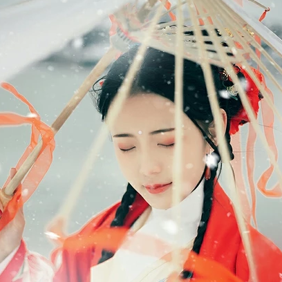 冷艷紅衣白雪女生頭像，唯美古風(fēng)真人頭像