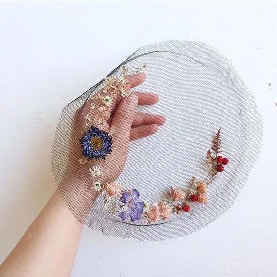 手工刺繡藝術：Olga Prinku 鮮花刺繡