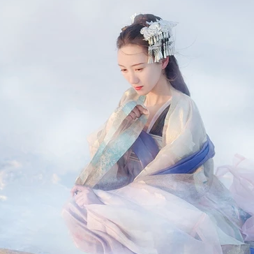 翩翩起舞帶傘女生頭像，唯美古風(fēng)真人頭像