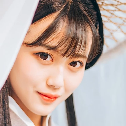 白衣清新復(fù)古女生頭像，唯美古風(fēng)真人頭像