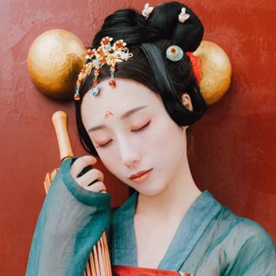 紅妝典雅帶傘團(tuán)扇女生頭像，唯美古風(fēng)真人頭像