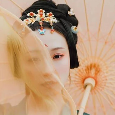 紅妝典雅帶傘團(tuán)扇女生頭像，唯美古風(fēng)真人頭像