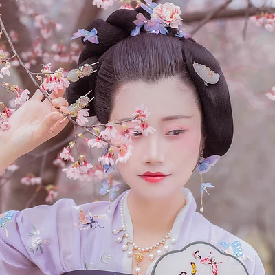 櫻花樹下粉色佳人女生頭像，唯美古風(fēng)真人頭像