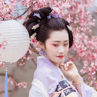 櫻花樹下粉色佳人女生頭像，唯美古風(fēng)真人頭像