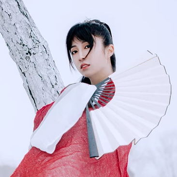 初雪紅衣俠客女生頭像，唯美古風(fēng)真人頭像