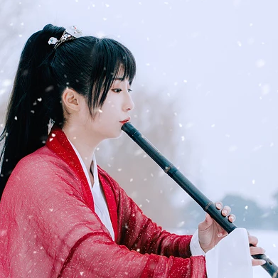 初雪紅衣俠客女生頭像，唯美古風(fēng)真人頭像