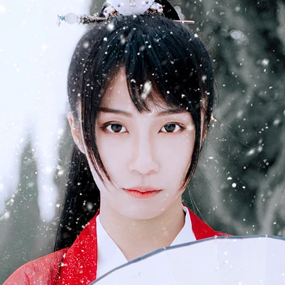 初雪紅衣俠客女生頭像，唯美古風(fēng)真人頭像