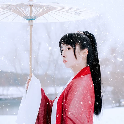 初雪紅衣俠客女生頭像，唯美古風(fēng)真人頭像