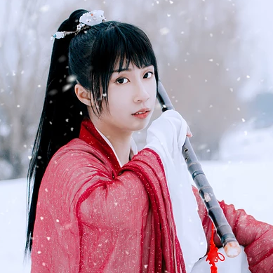 初雪紅衣俠客女生頭像，唯美古風(fēng)真人頭像