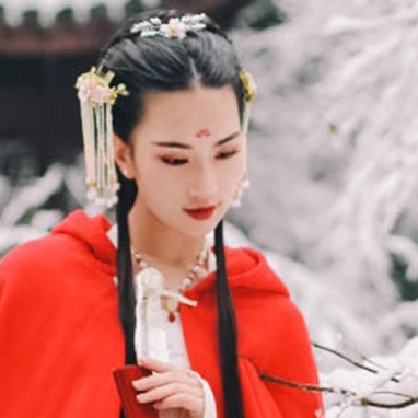 寒雪紅披風(fēng)女生頭像，唯美古風(fēng)真人頭像