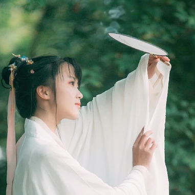 淡雅清新文藝帶團扇女生頭像，唯美古風頭像