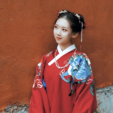 古典紅衣漢服帶團(tuán)扇女生頭像，唯美古風(fēng)頭像
