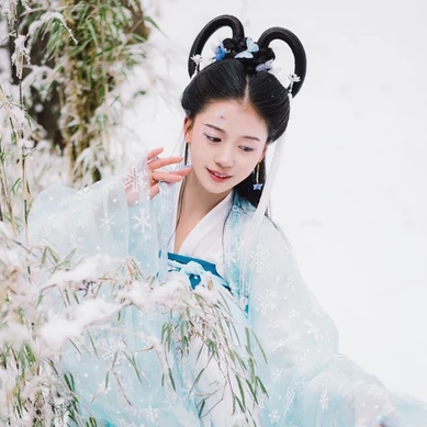 雪地清新閨蜜帶傘頭像，唯美古風(fēng)真人頭像