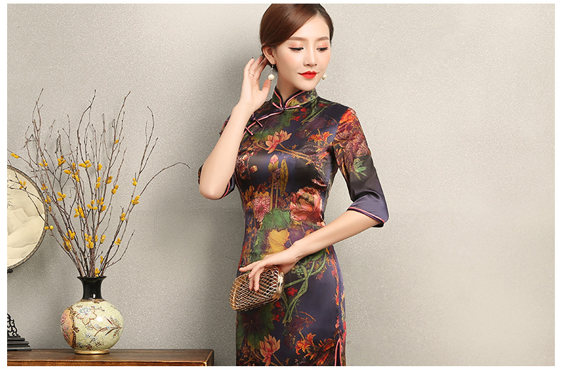 百花齊放優(yōu)雅旗袍，深紫色印花旗袍裙